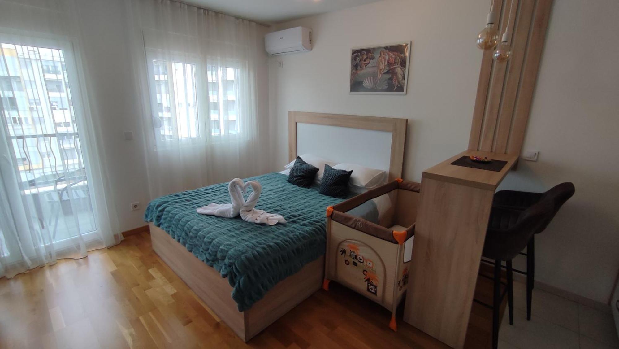 Apartmani Stari Aerodrom Podgoriţa Exterior foto